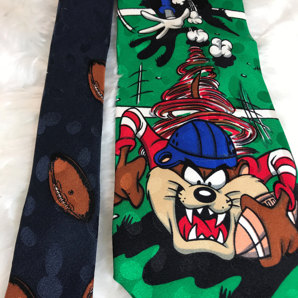 Vintage Looney Tunes 100% silk Tie Football Bugs - Picture 7 of 7